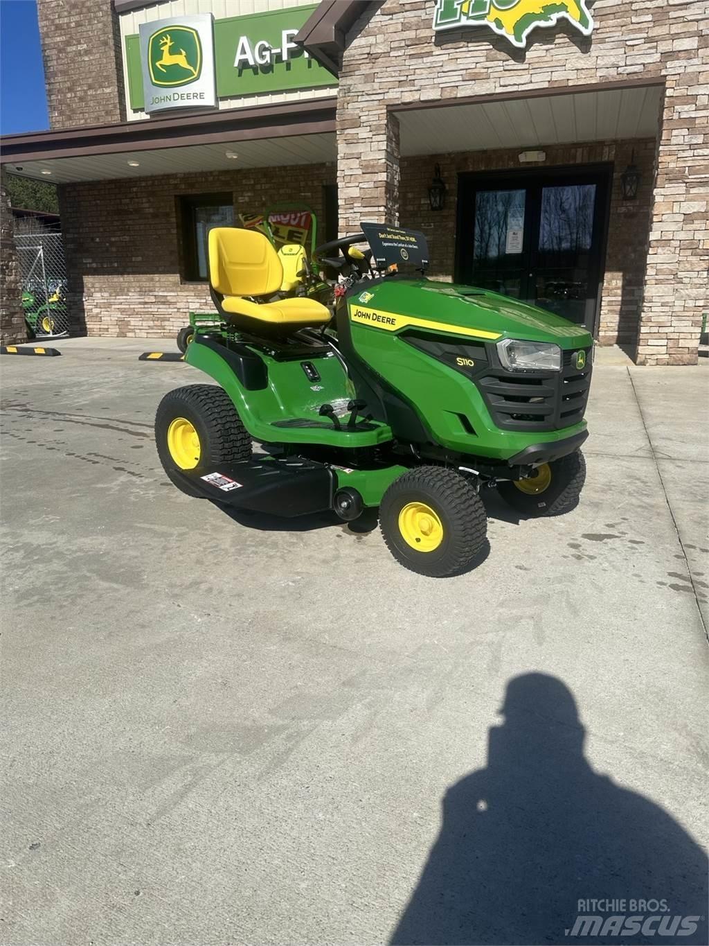 John Deere S110 Trattorini tagliaerba