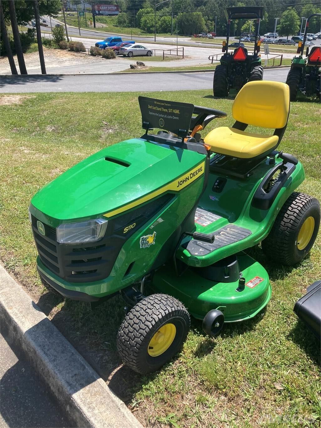 John Deere S110 Trattorini tagliaerba