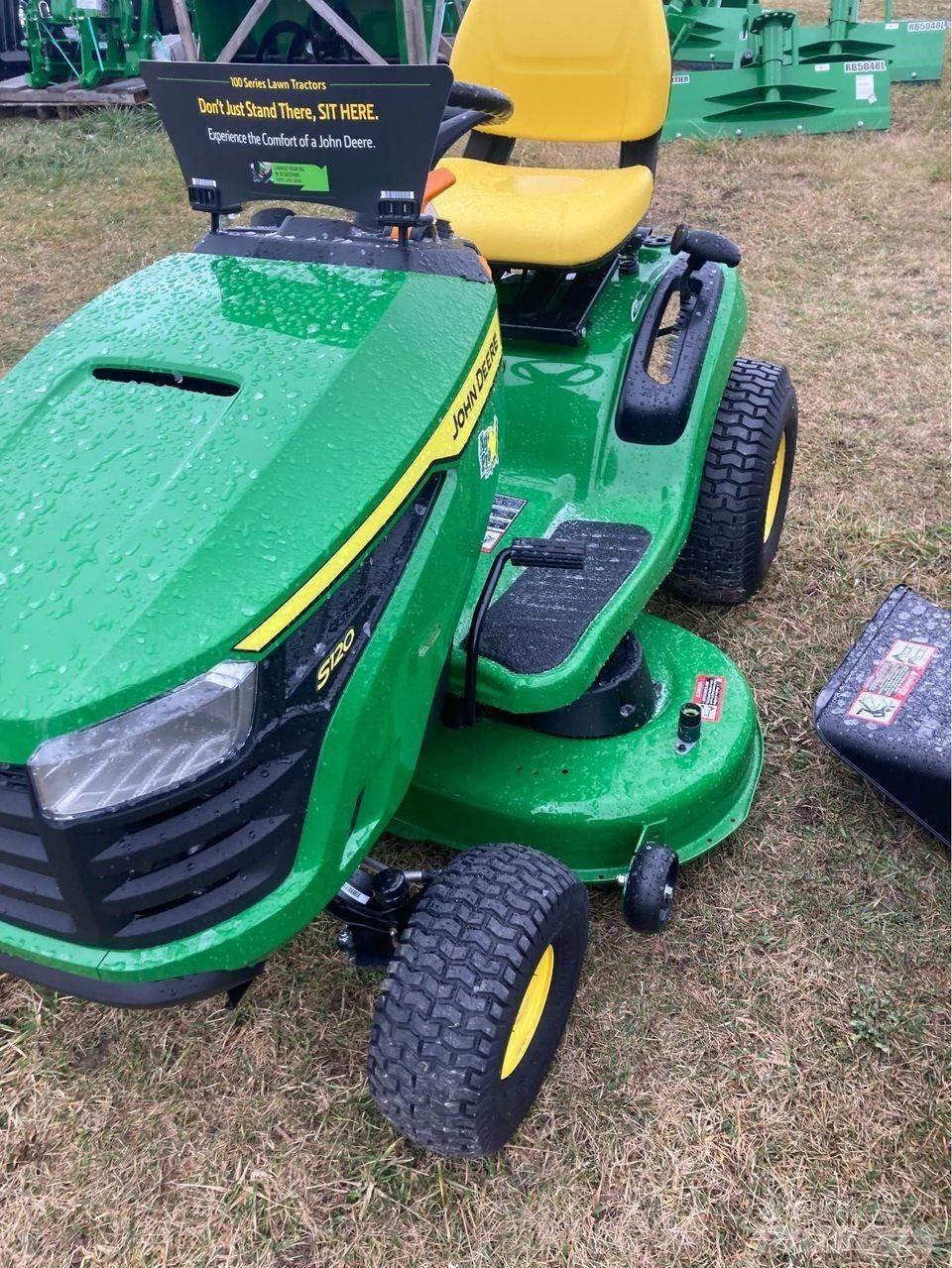 John Deere S120 Trattorini tagliaerba