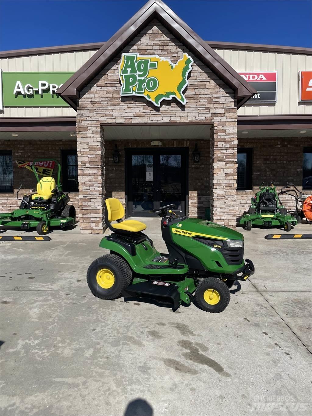 John Deere S220 Trattorini tagliaerba