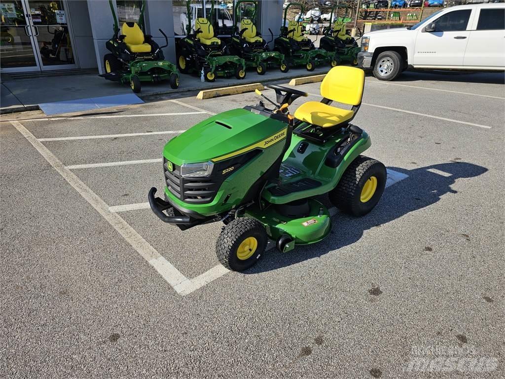 John Deere S220 Trattorini tagliaerba