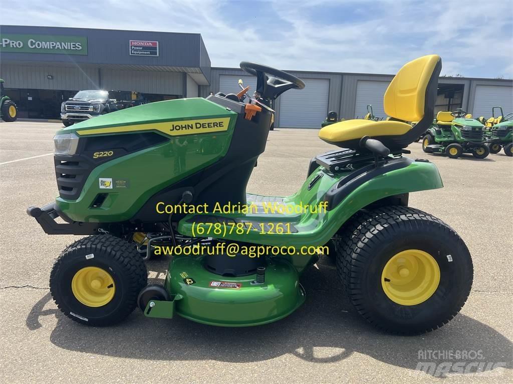 John Deere S220 Trattorini tagliaerba