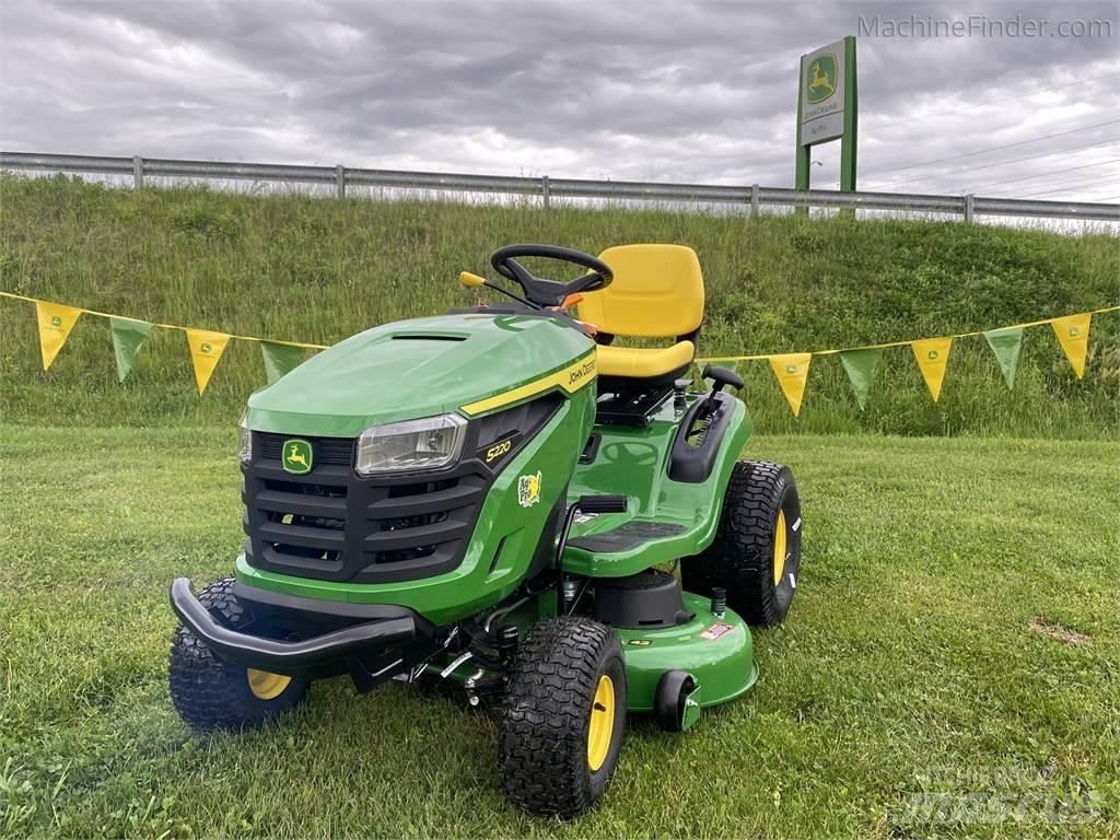 John Deere S220 Trattorini tagliaerba