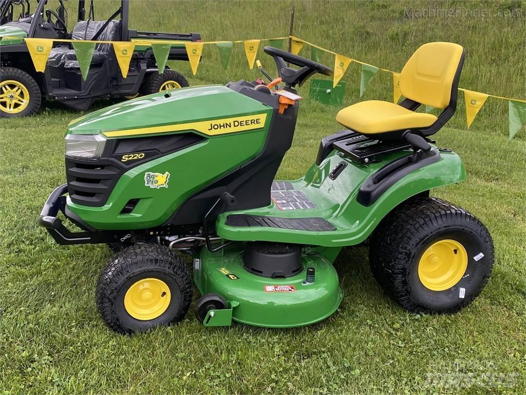 John Deere S220 Trattorini tagliaerba