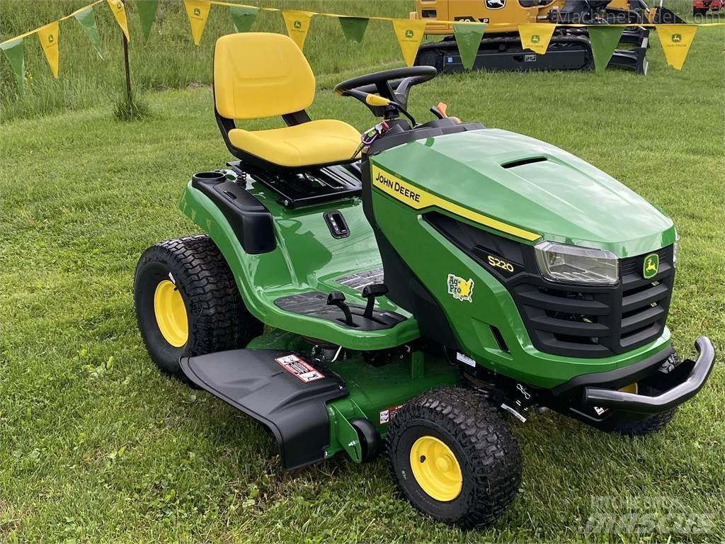 John Deere S220 Trattorini tagliaerba