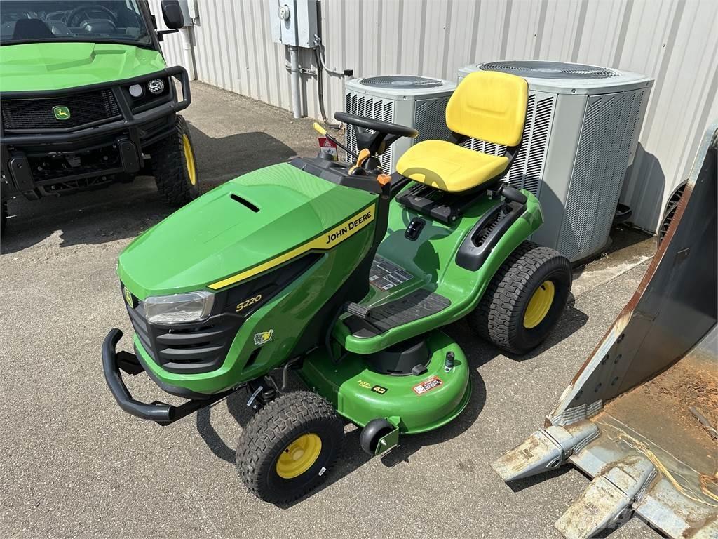 John Deere S220 Trattorini tagliaerba