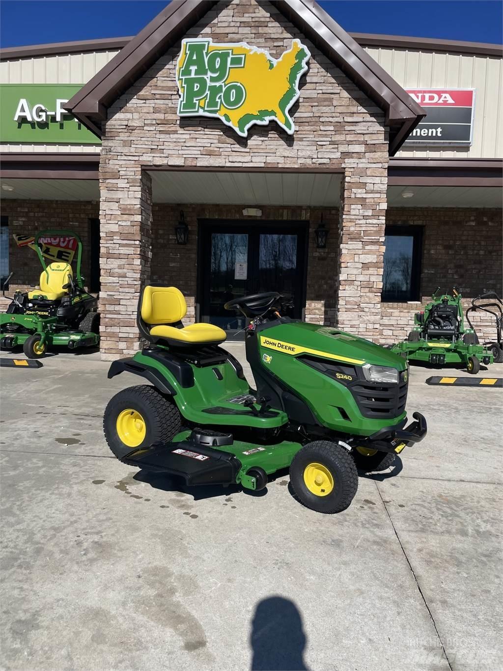 John Deere S240 Trattori compatti