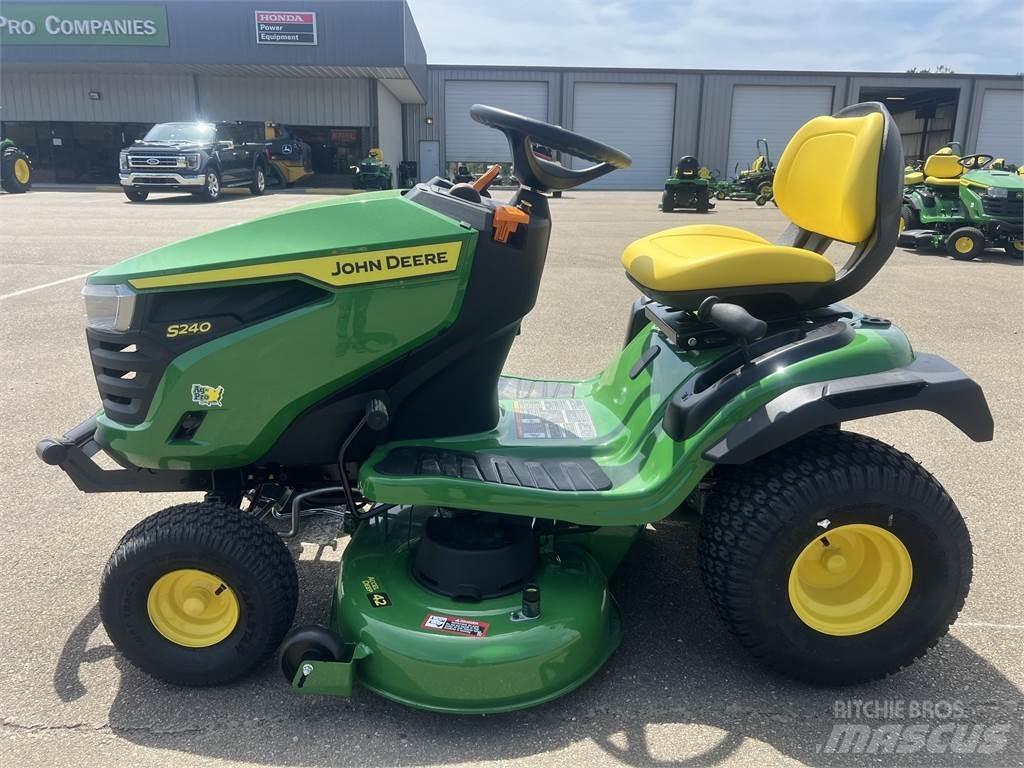 John Deere S240 Trattori compatti