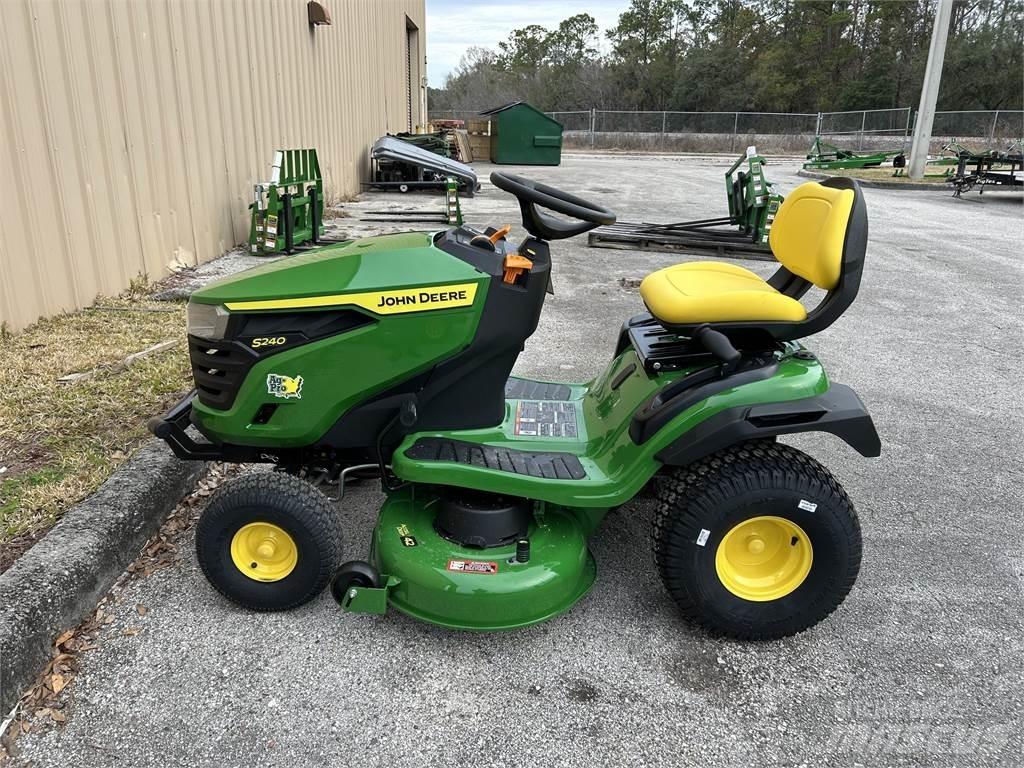 John Deere S240 Trattori compatti