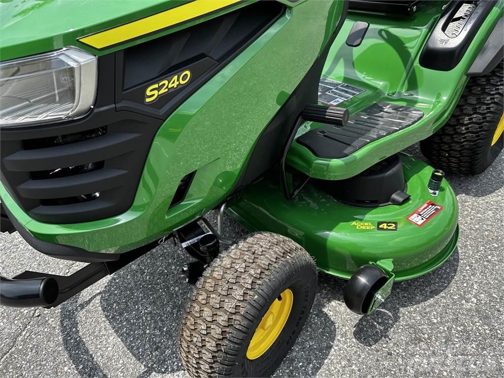 John Deere S240 Trattori compatti