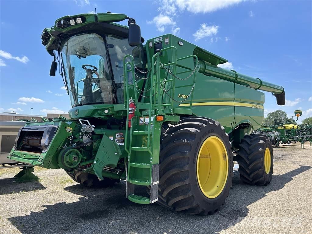 John Deere S790 Mietitrebbiatrici