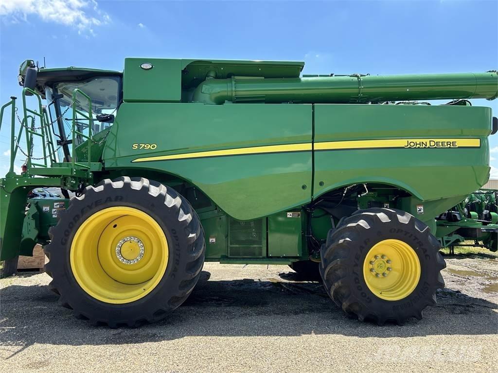 John Deere S790 Mietitrebbiatrici