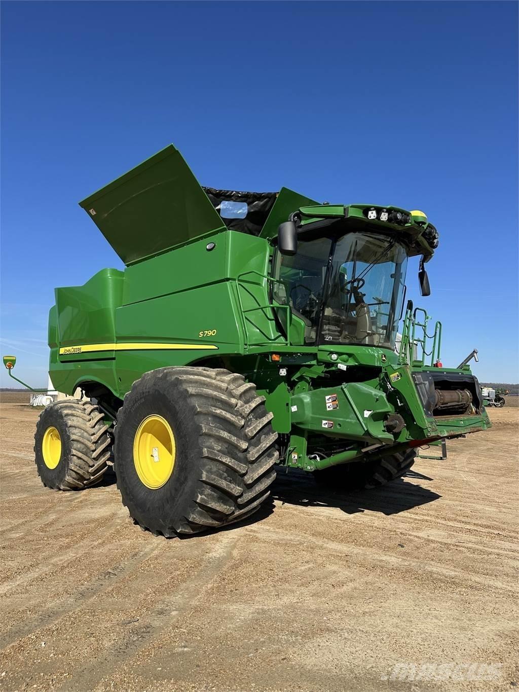 John Deere S790 Mietitrebbiatrici