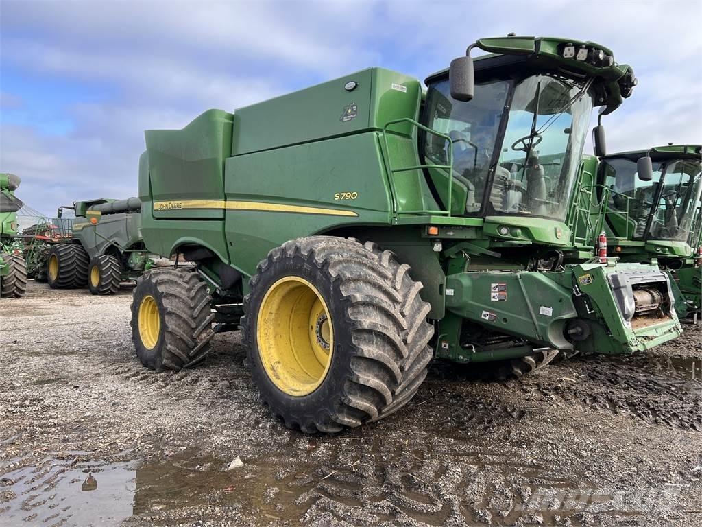 John Deere S790 Mietitrebbiatrici