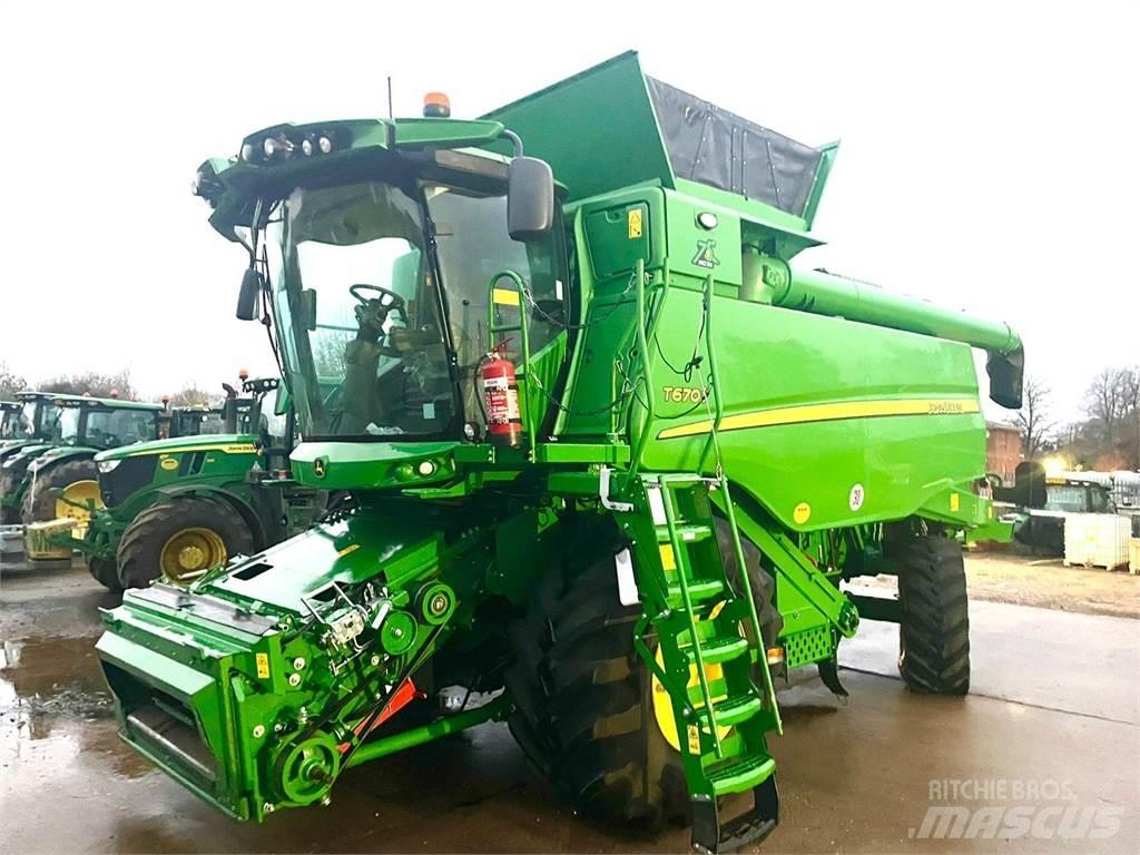 John Deere T670 Mietitrebbiatrici