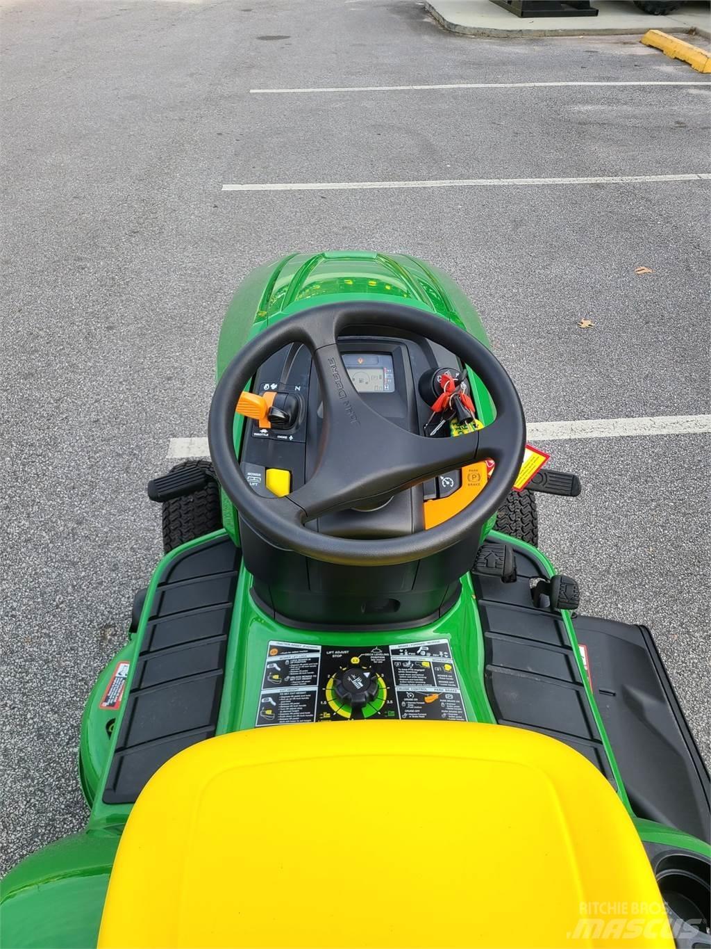 John Deere X330 Trattori compatti