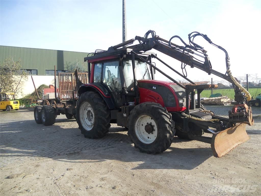 Valtra N121 Gru e pale