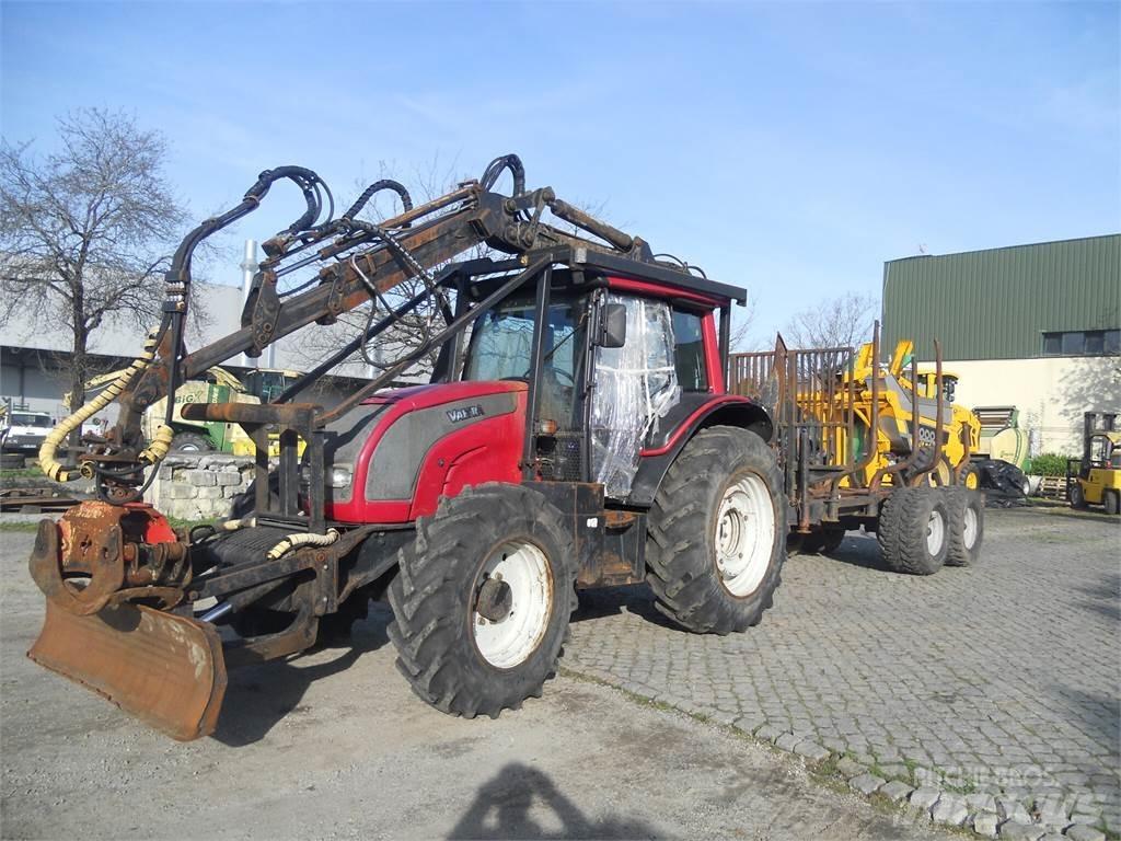 Valtra N121 Gru e pale
