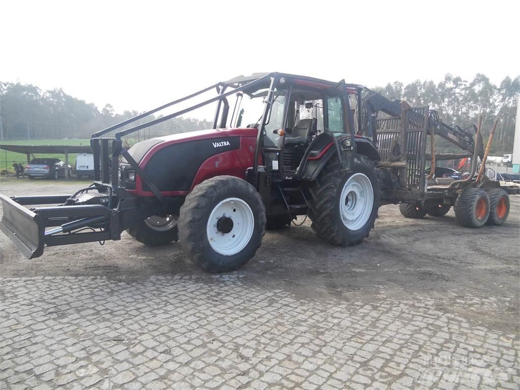 Valtra T121 Gru e pale