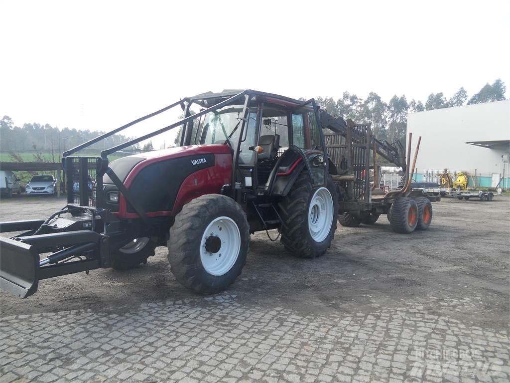 Valtra T121 Gru e pale
