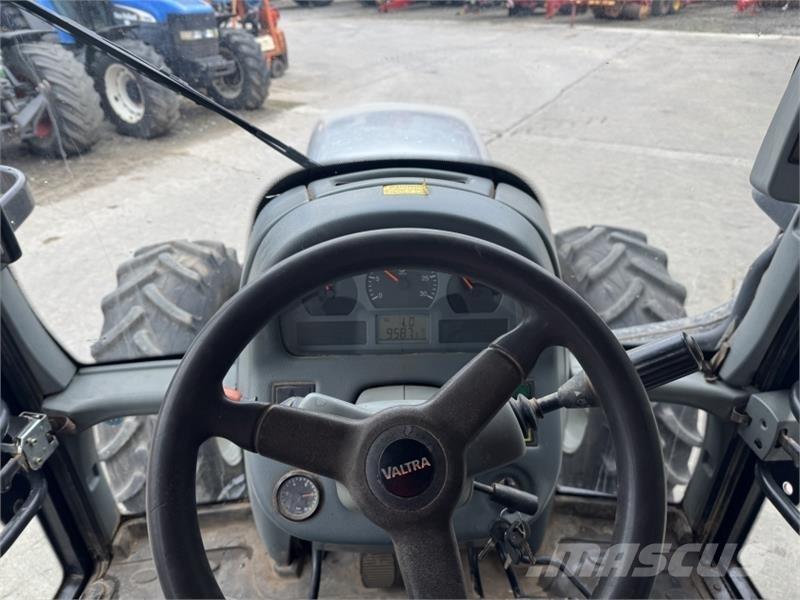 Valtra T 121 Trattori
