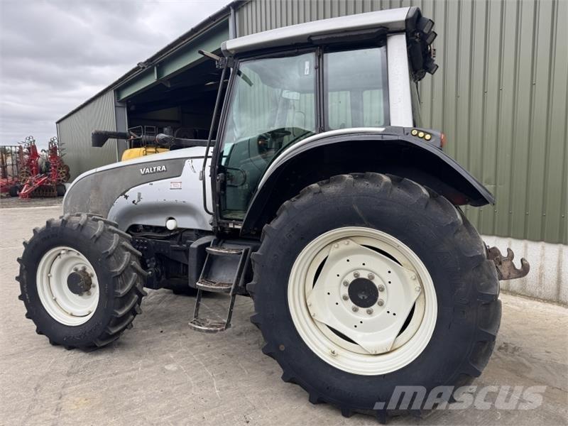 Valtra T 121 Trattori