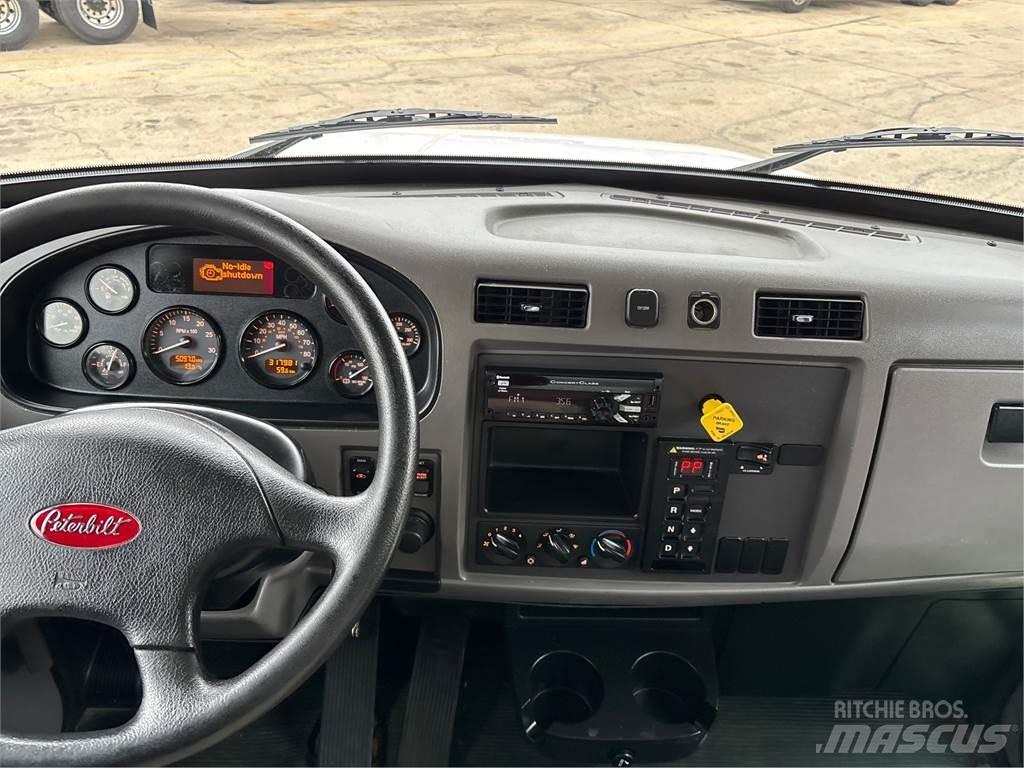 Peterbilt 337 Camion cassonati
