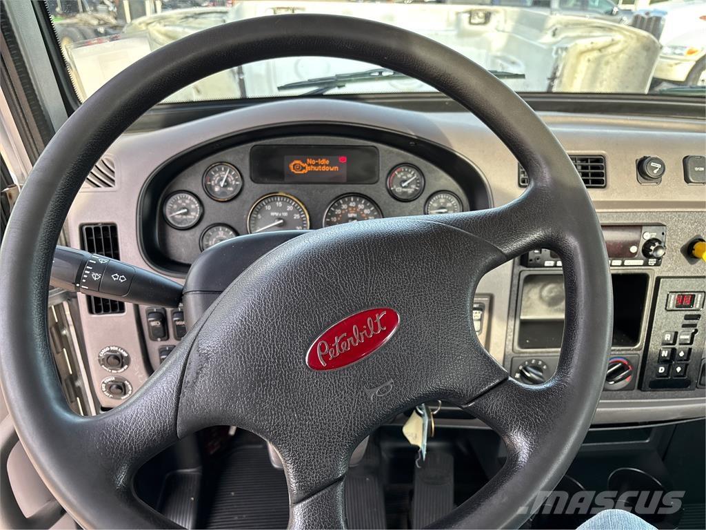 Peterbilt 337 Camion altro