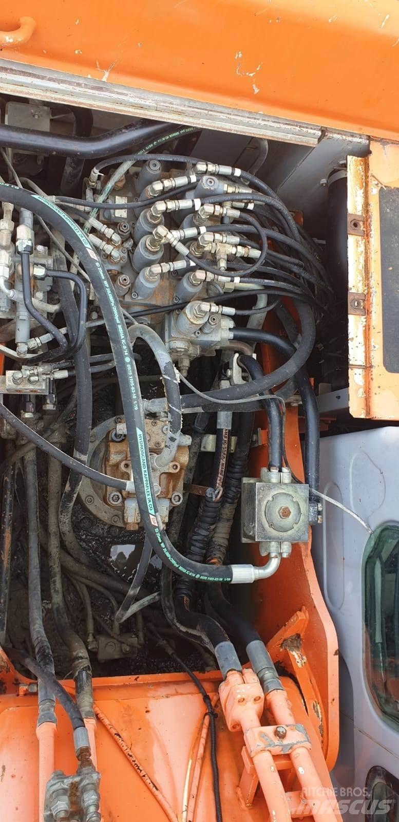Kobelco E215LC Escavatori cingolati
