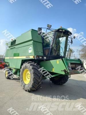John Deere 2256 2WD Mietitrebbiatrici