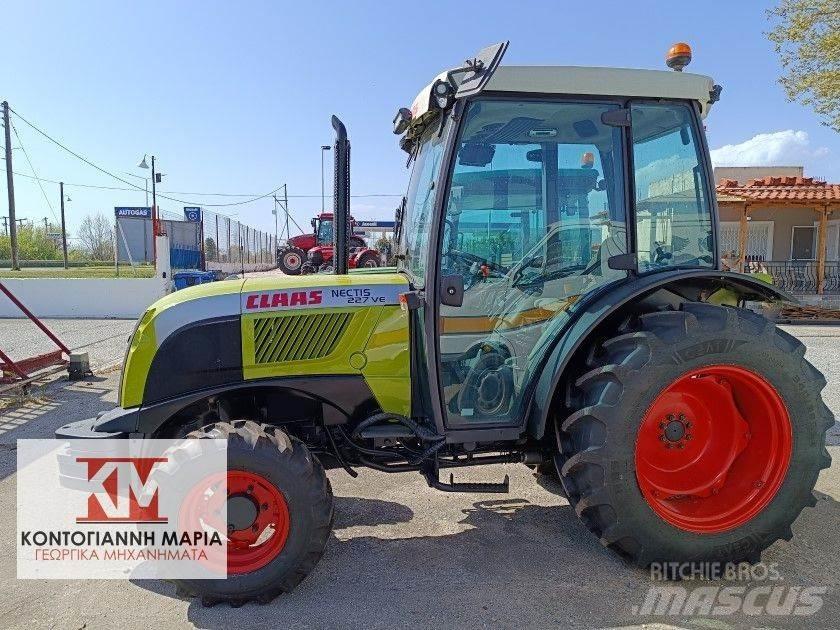 CLAAS NECTIS 227VE Trattori