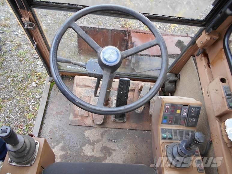CAT 212B FT Escavatori gommati