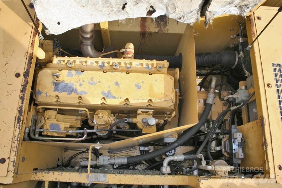 CAT 214B Escavatori gommati