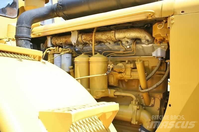 CAT 824B Dozer gommati