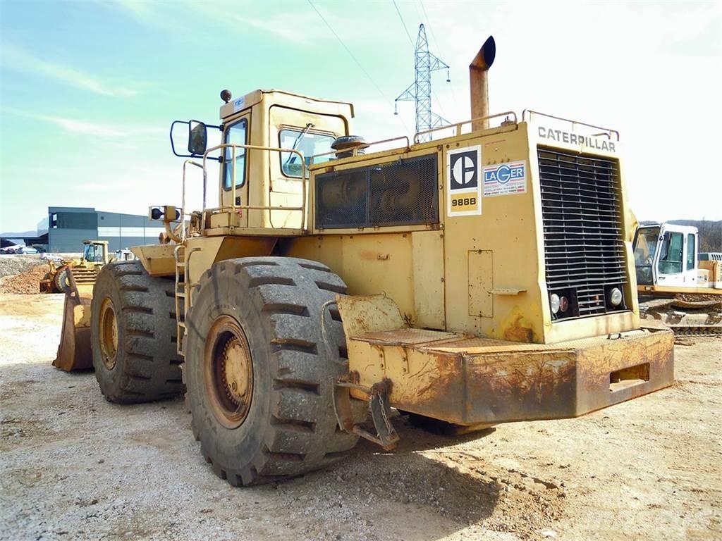 CAT 988B Pale gommate