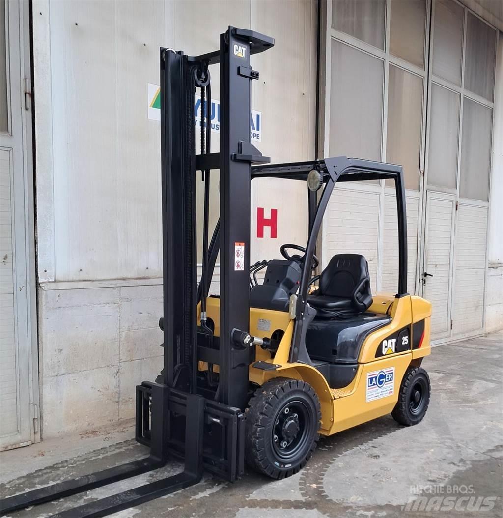 CAT DP25N Carrelli elevatori diesel