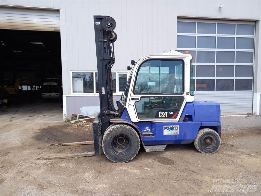 CAT DP50K 2 Carrelli elevatori diesel