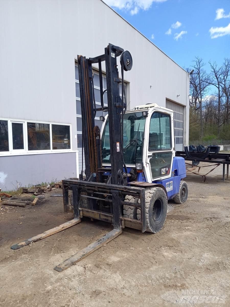 CAT DP50K 2 Carrelli elevatori diesel
