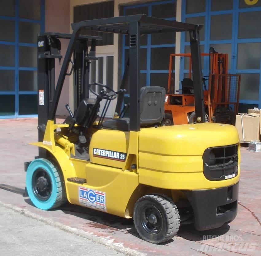 CAT GP25 Carrelli elevatori GPL