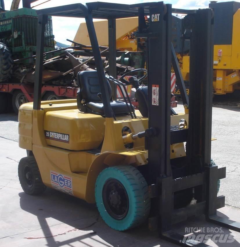 CAT GP25 Carrelli elevatori GPL