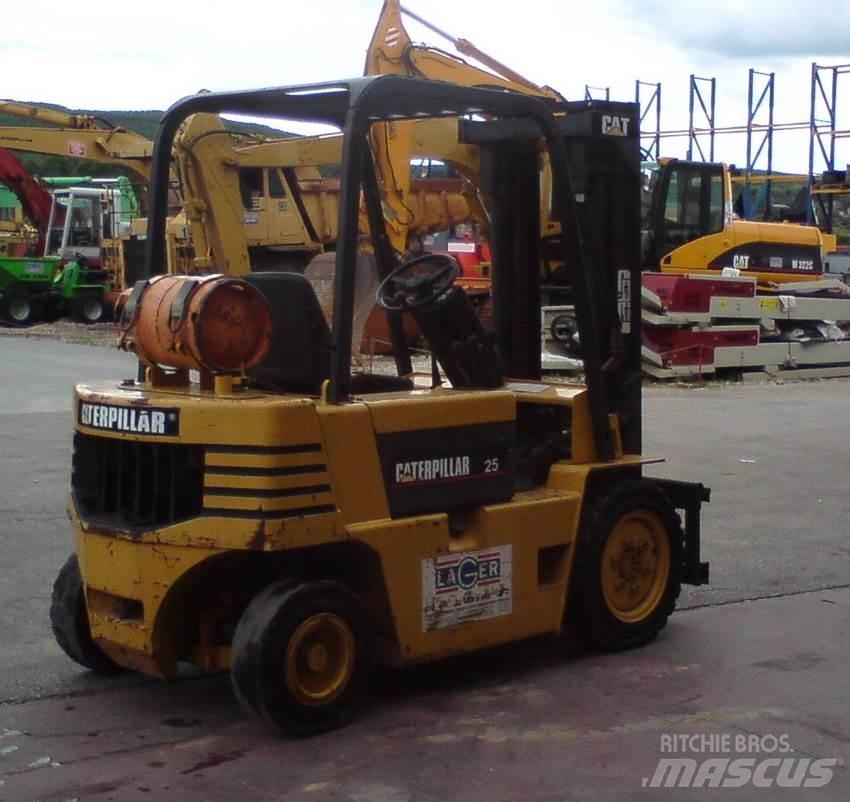 CAT GP25-2 Carrelli elevatori GPL