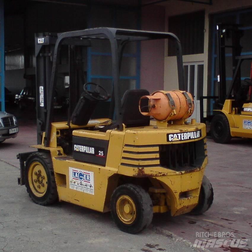 CAT GP25-2 Carrelli elevatori GPL