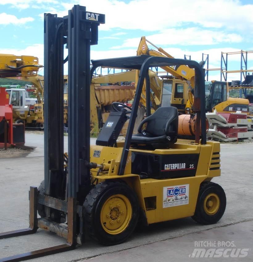 CAT GP25-2 Carrelli elevatori GPL