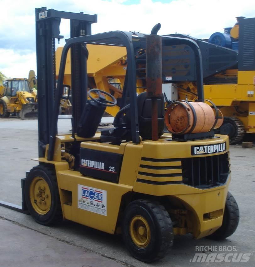 CAT GP25-2 Carrelli elevatori GPL