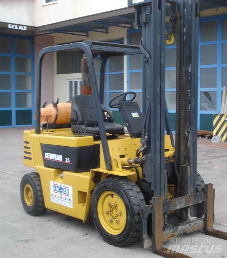CAT GP25-2 Carrelli elevatori GPL