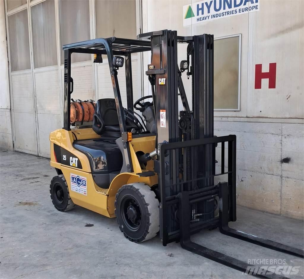 CAT GP25NT Carrelli elevatori GPL