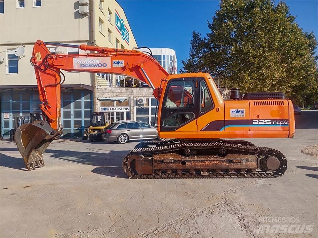 Doosan SOLAR 225NLC-V Escavatori cingolati