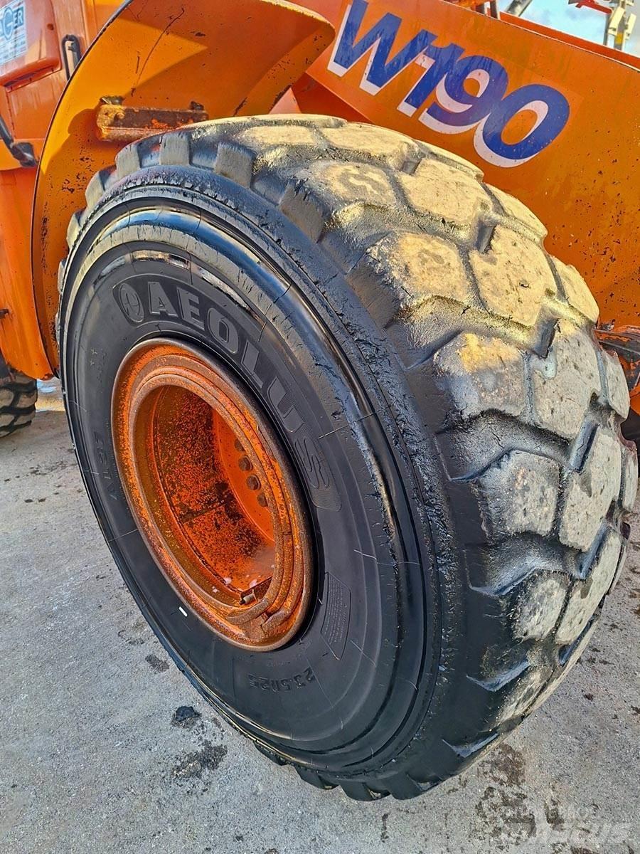 Fiat-Kobelco W190 Pale gommate