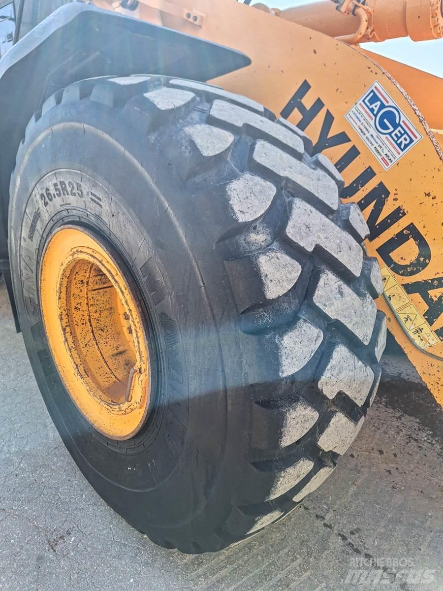 Hyundai HL770-9A Pale gommate