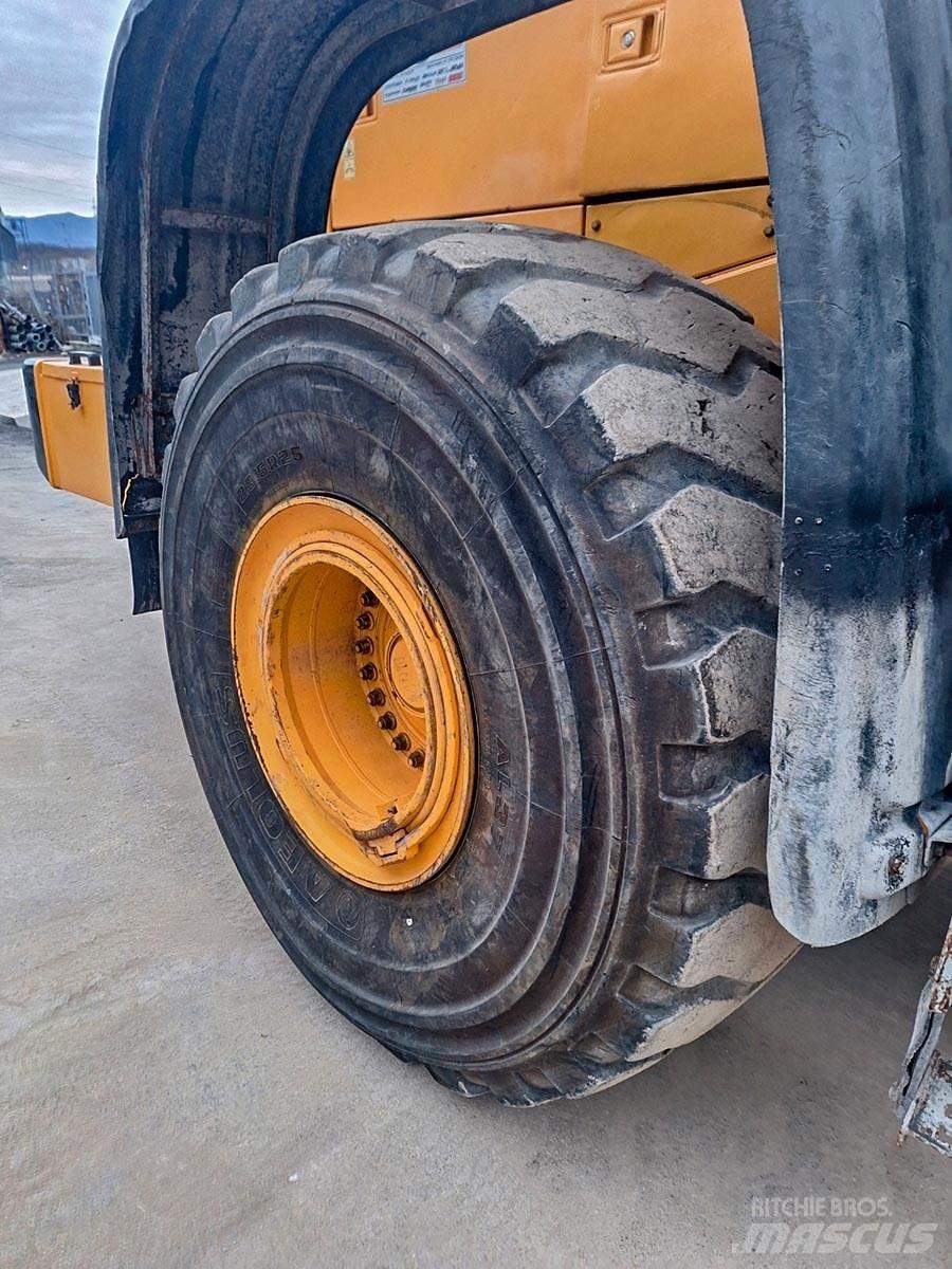 Hyundai HL780-9A Pale gommate